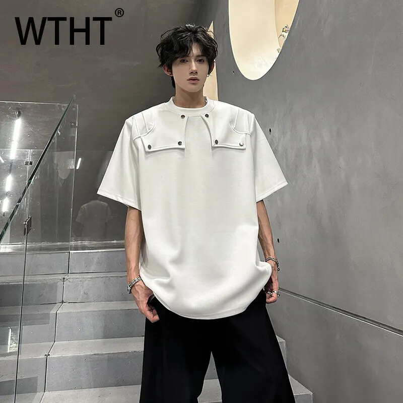 

WTHT Fashion Men's Metal Patchwork Shoulder Pads Design T-shirts Trendy 2025 Summer Short Sleeves O-neck Tops Male 2A1072