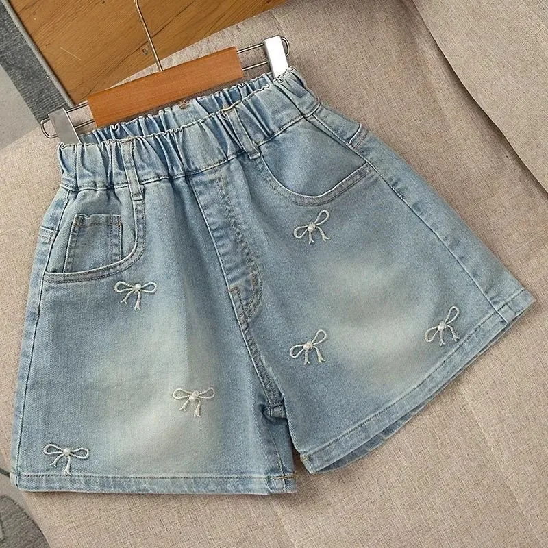 

Girls Denim Shorts 2025 Summer New Big Children Embroiderers Bow Short Jeans Teenager Casual Loose Pants Kids Fashion Clothing
