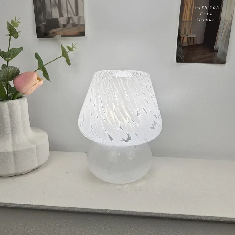 مصباح مكتبي فطر زجاجي عتيق مزخرف ، جو جانبي ، إضاءة ليلية