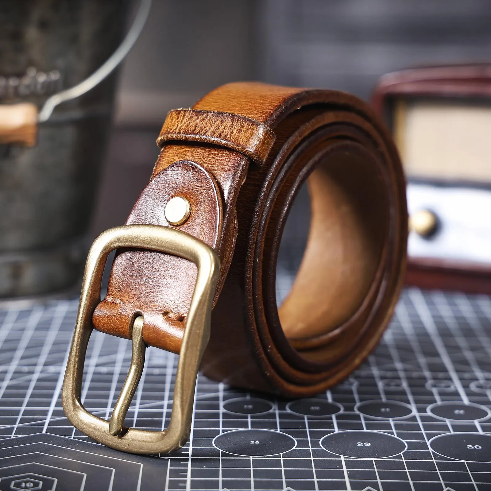 Vintage Echtleder-Herrengürtel mit Massiver Messingschnalle, Lässiger Dornschließen-Gürtel mit Geschenkbox, Verstärktes Italienisches Rindsleder – Detail 21