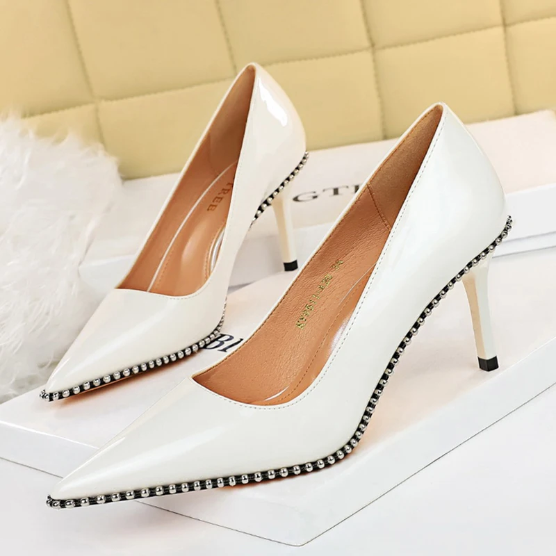 2022 Brand Women 8cm White High Heels Rivets Pumps Office Lady Patent Leather Stiletto Green Heels Scarpins Valentine Prom Shoes