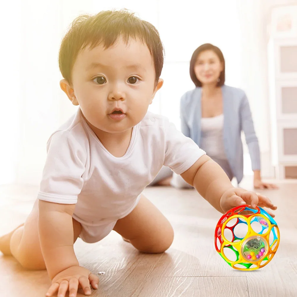 Bebê segurando bola oball grabber, chocalho do furo da bola, captura de mão, brinquedos bola macia