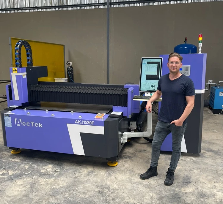 เครื่องตัดเลเซอร์6KW acctek 8KW ไฟฟ้าขนาดใหญ่เครื่องตัดโลหะเลเซอร์3015 CNC