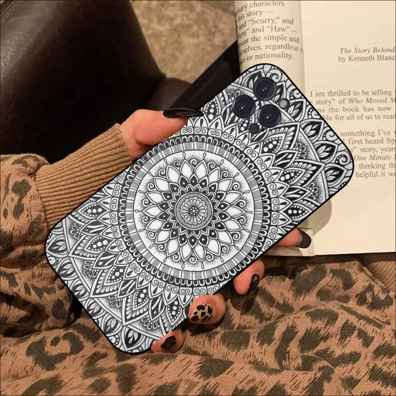 Mandala Flower Phone Case For iPhone 8 7 6 6S Plus X SE 2020 XR XS 14 11 12 13 Mini Pro Max Mobile Case