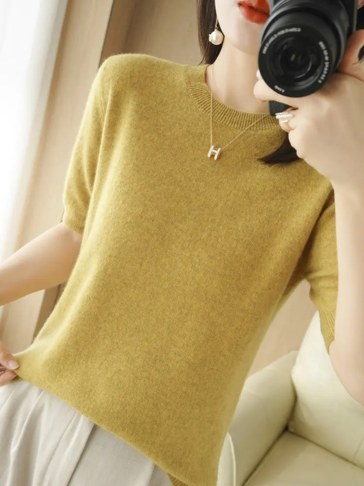 Minimalist round Neck Short Sleeve Knitted Sweater Women's Slim Fit Base Shirt Thin Woolen Top Black Autumn 2026 Casual Wear