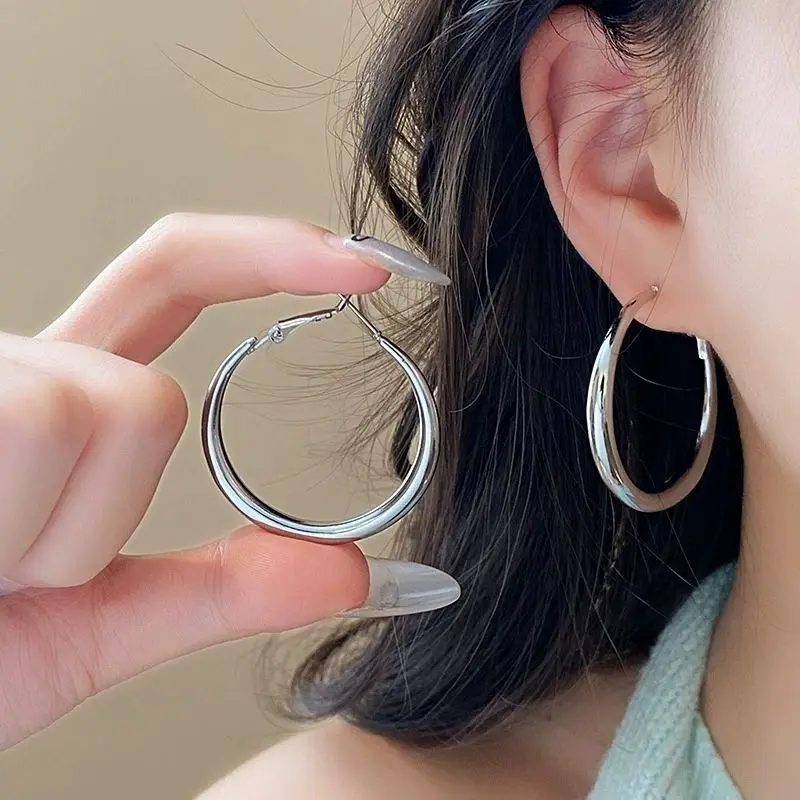 Versatile Circle Earrings Women Premium Metal Hoops Minimalist Design Shiny Studs Office to Evening Jewelry Gifts