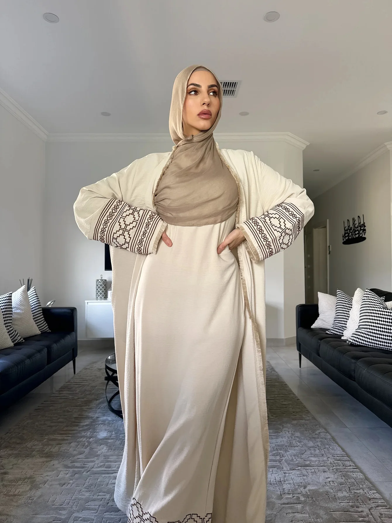 Robe transfrontalière du moyen-orient abaya boutique broderie mode bord frangé cardigan robe robe musulmane cw67807