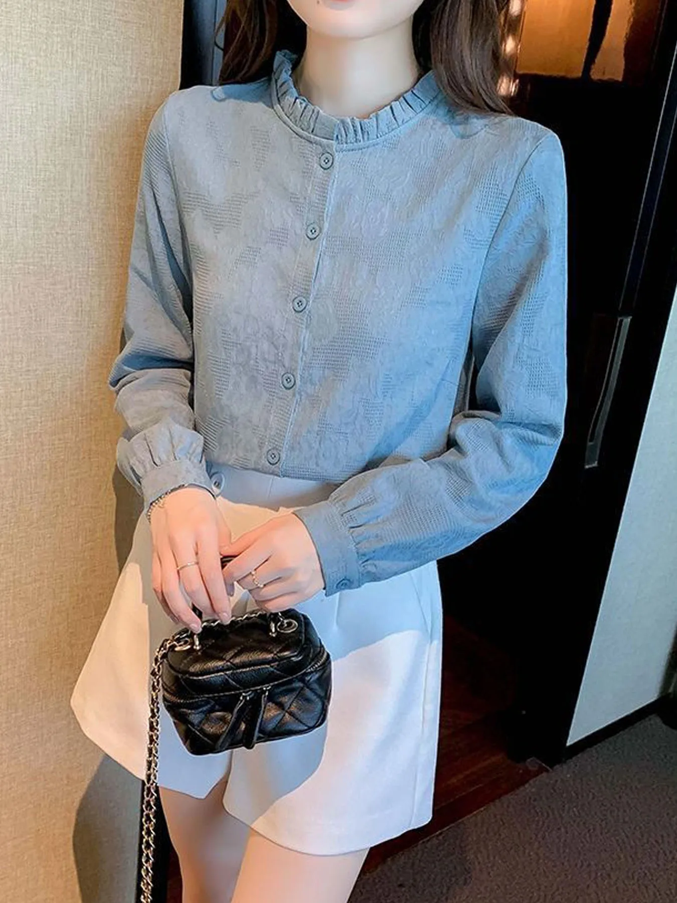Spring and Autumn's new fashionable and youthful jacquard shirt, women's stylish black ear collar top with long sleeves