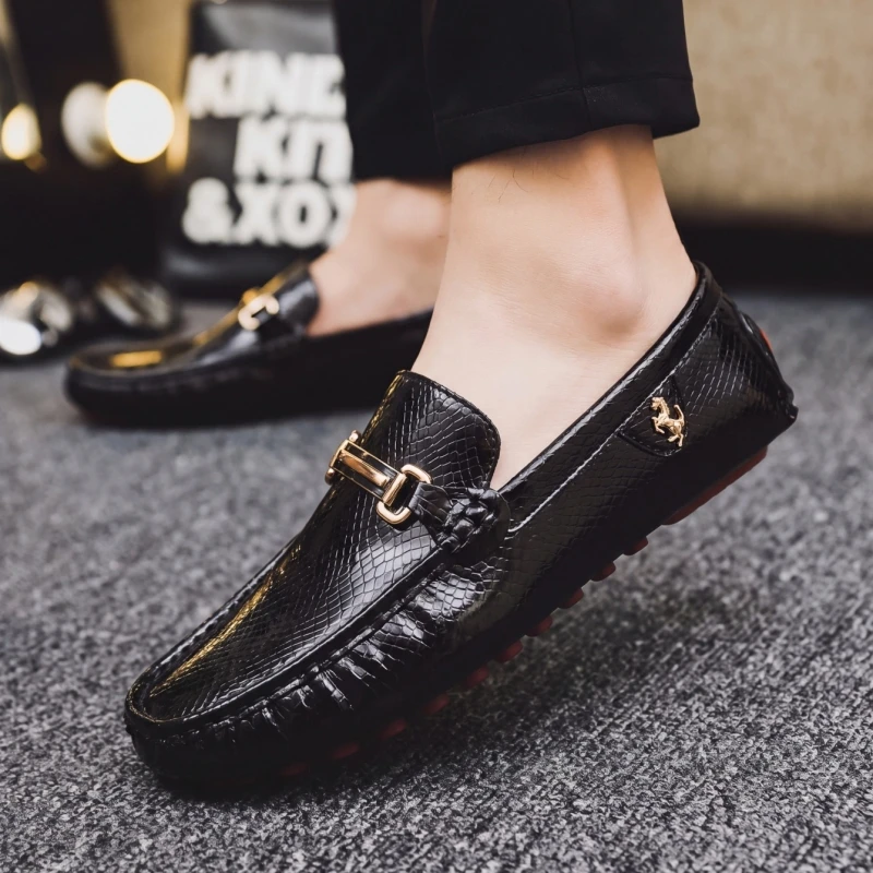 Modische Designer-Leder-Loafer für Herren, bequeme Slipper, leichte, rutschfeste Freizeitschuhe für Herren, flache Herrenschuhe. – Detail 5