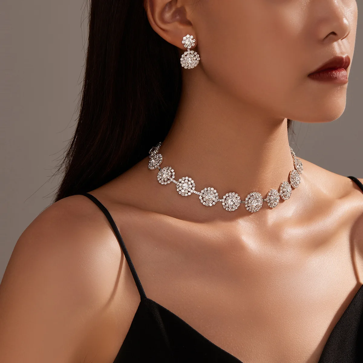 Luxury Snowflake Super Flash Diamond Necklace Earrings Two-piece Set Feminine Fashion Collarbone Chain Necklace Jewelry