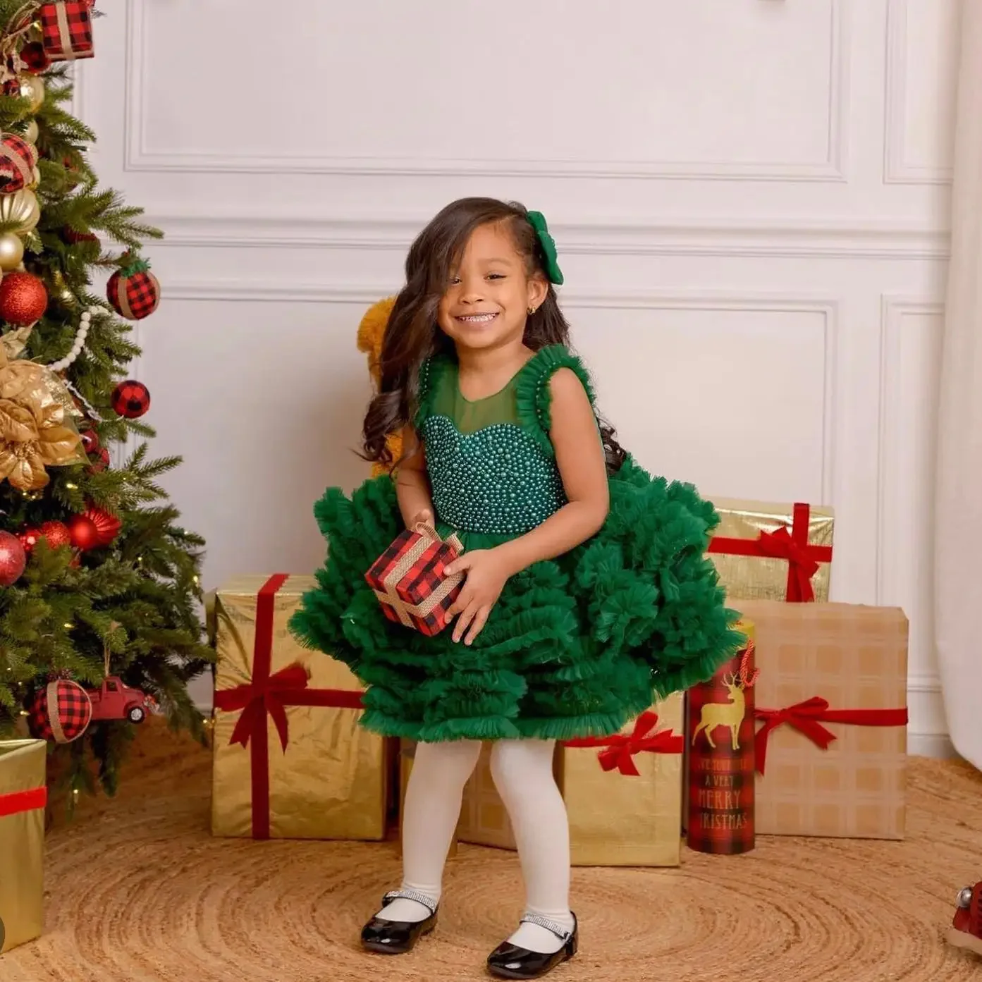 Abiti da ragazza di fiore verde personalizzati per matrimonio Perle gonfie Lunghezza al ginocchio Senza maniche Abito da prima comunione per festa di compleanno per bambini