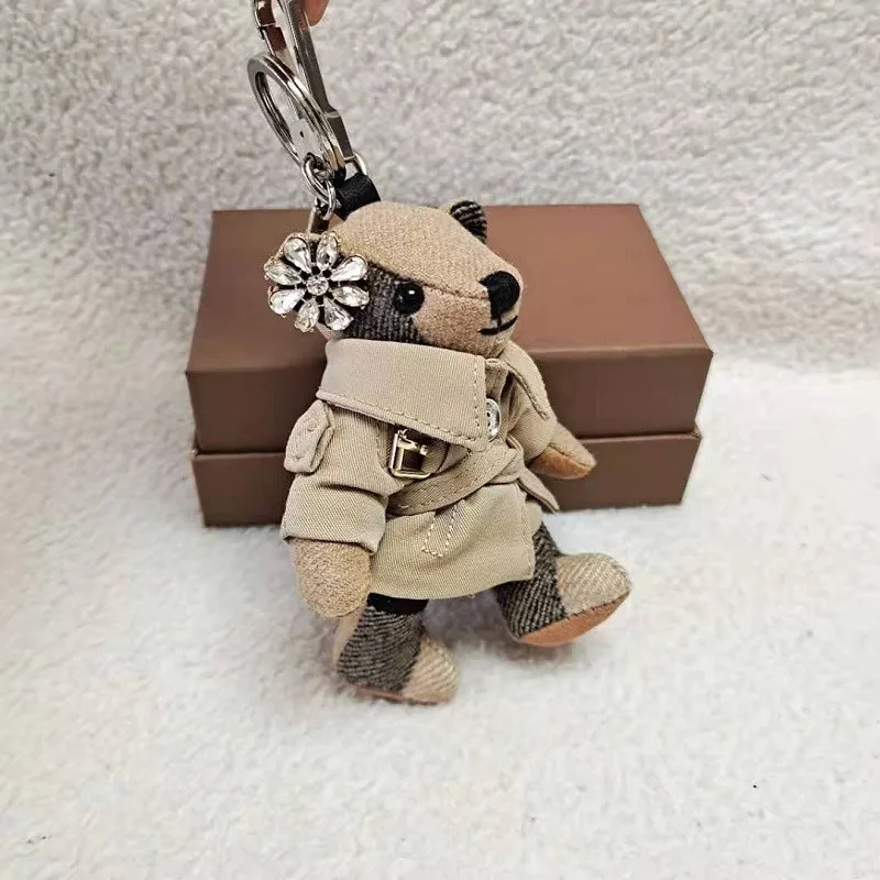 

Подвеска-брелок для автомобиля и сумки в виде плюшевого мишки из кашемира в клетку с кристаллами и цветочным декором, подарок для украшения автомобиля, 2026 год