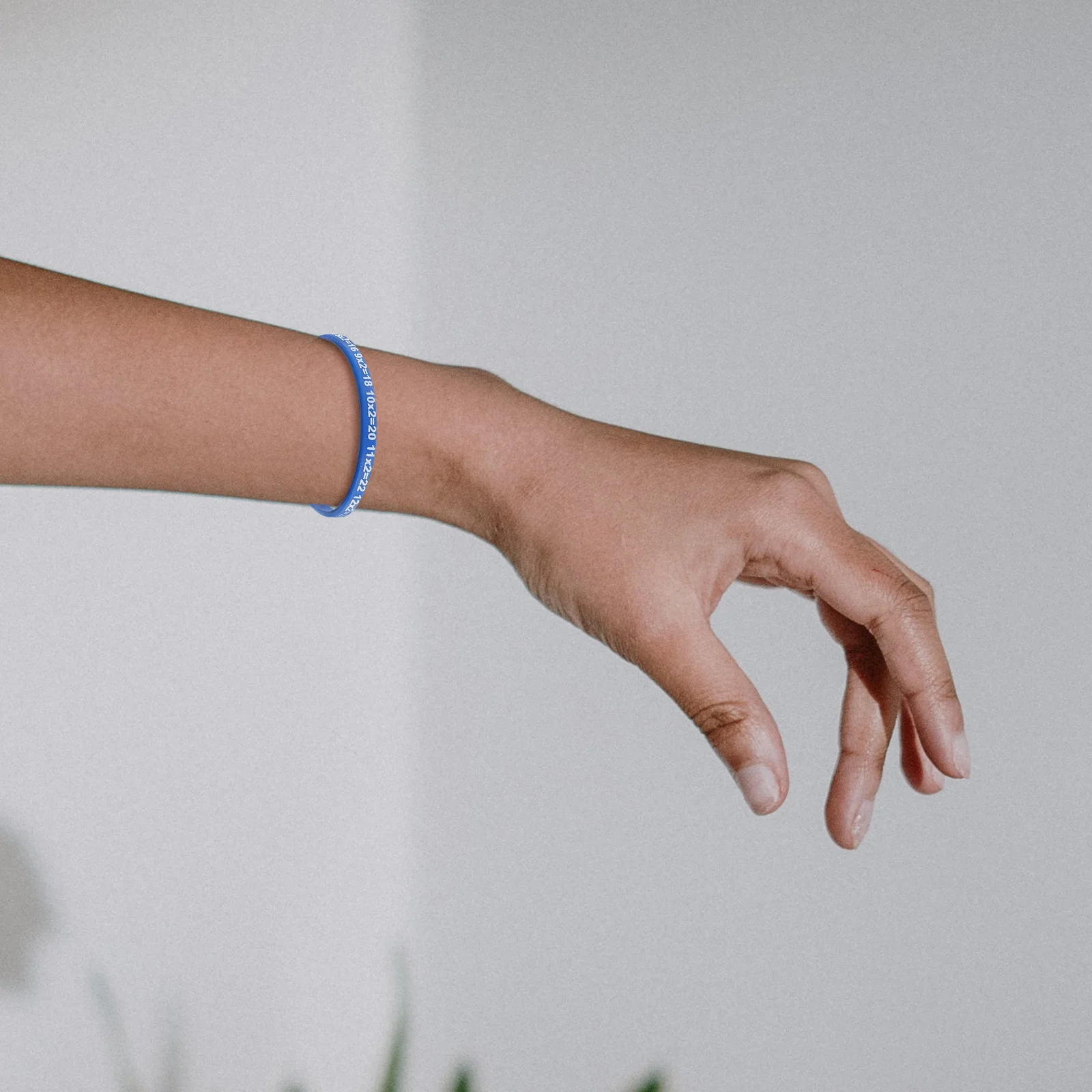 12 قطعة من طاولات الضرب معصمه من السيليكون معصمه للطلاب أداة تعليمية للرياضيات مجموعة أساور مرنة للزينة