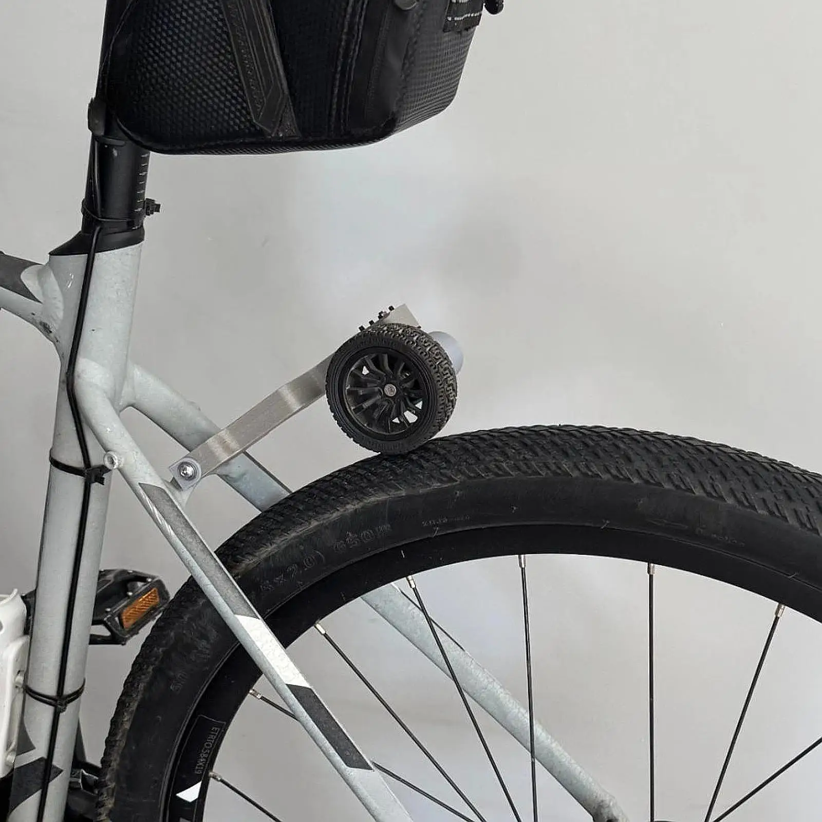 Bike Motorized Friction Generator Sturdy Waterproof Light Set Versatile USB Charging Bicycle Accessory for Road Cycling