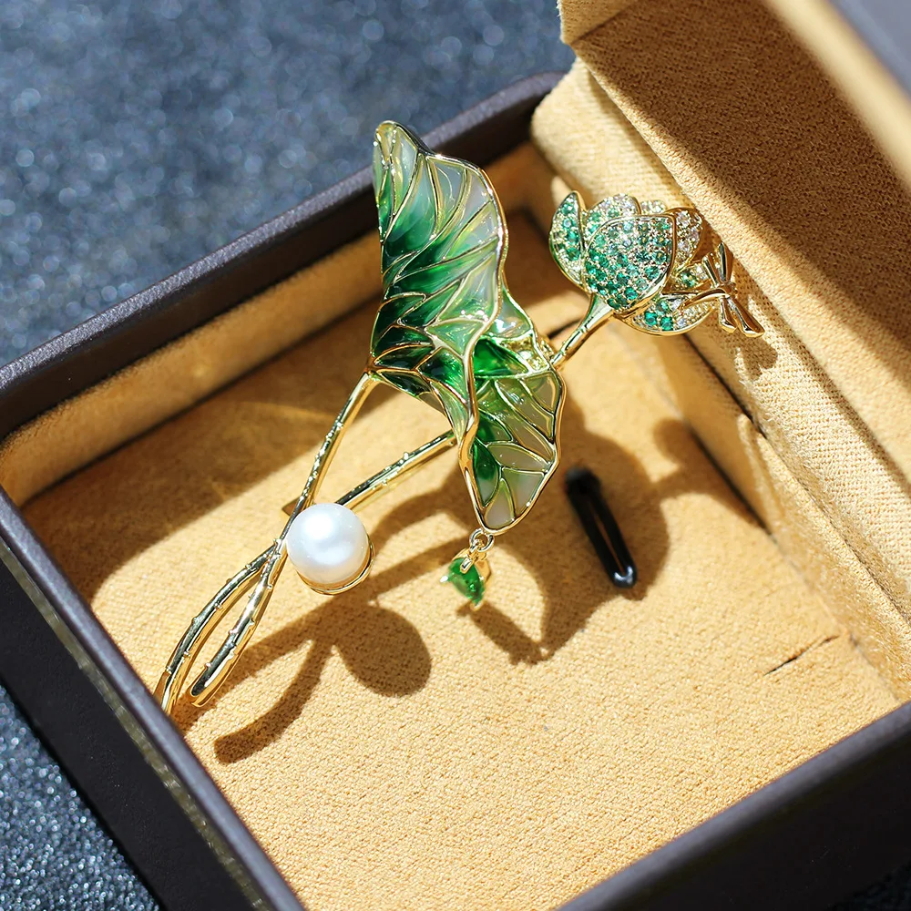 مزاجه اللؤلؤ لوتس زهرة ليف بروش للنساء أنيقة كريستال النبات اليعسوب بروش دبوس الملابس والاكسسوارات الهدايا