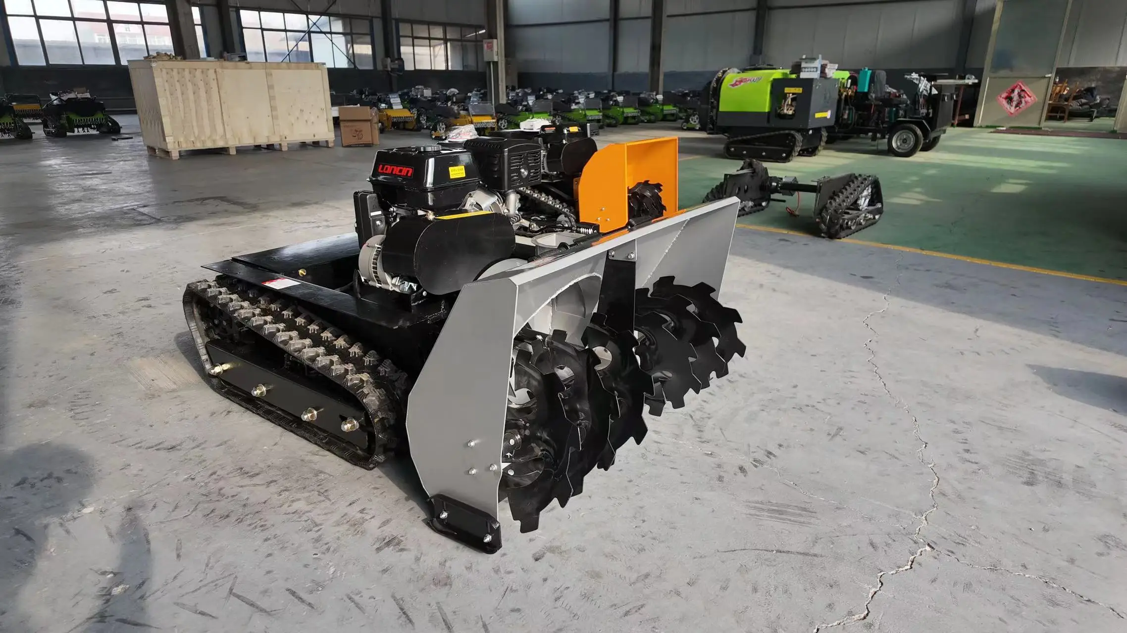 Tracked Remote Controlled Snow Blower 100cm Snow Removal Width Robotic Machine, Climbing 45° Snow Plow