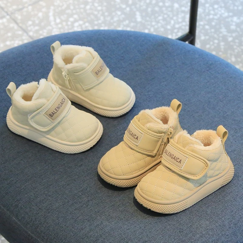 

Детская прогулочная обувь, новинка 2025 года, зимняя корейская версия, ботинки на подошве для новорожденных, повседневные детские противоскользящие удобные домашние универсальные прогулочные туфли