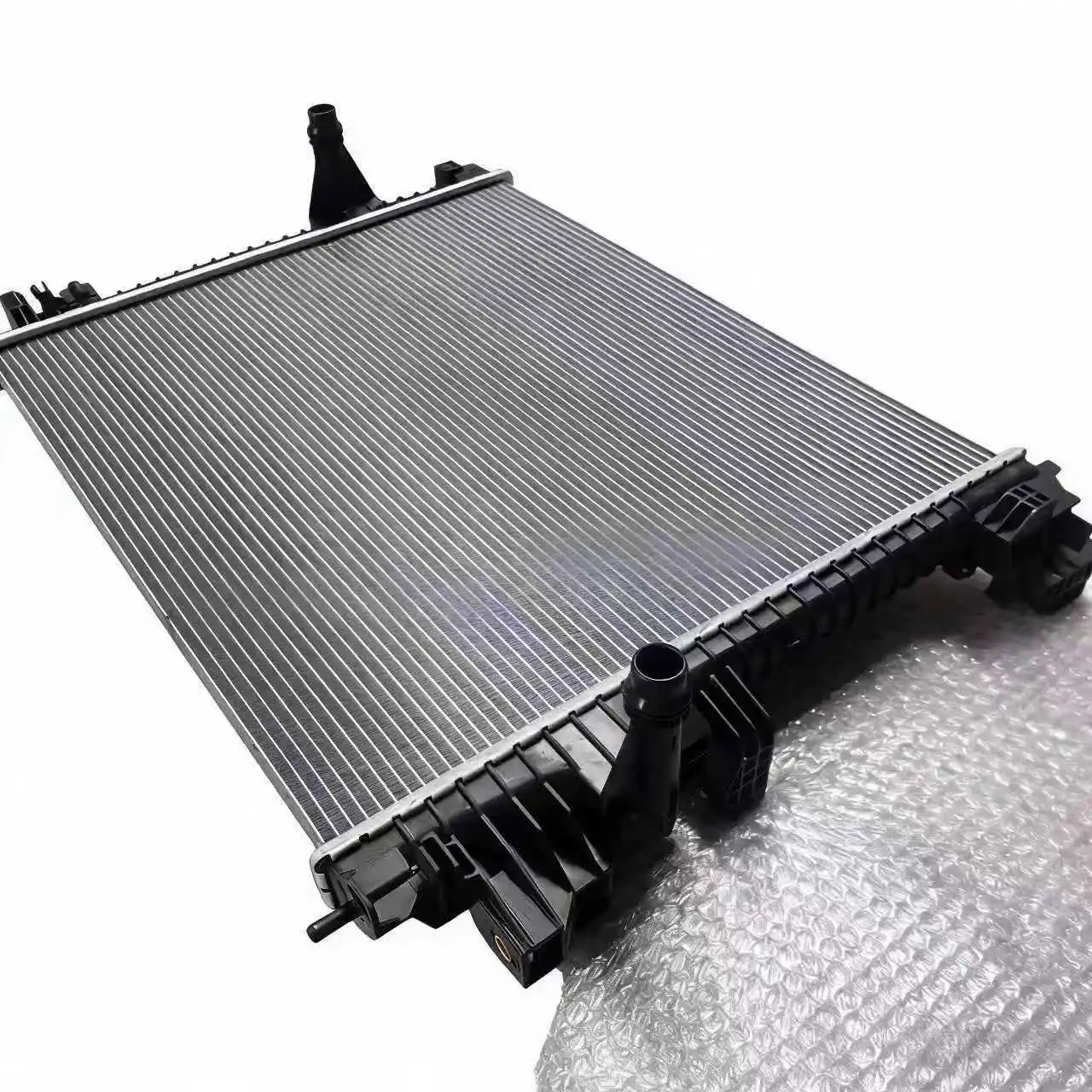Automotive Parts 50554145 Coolant Expansion Tank Ant-freeze Condenser Water Cooling System Radiator for Alfa Romeo Stelvio