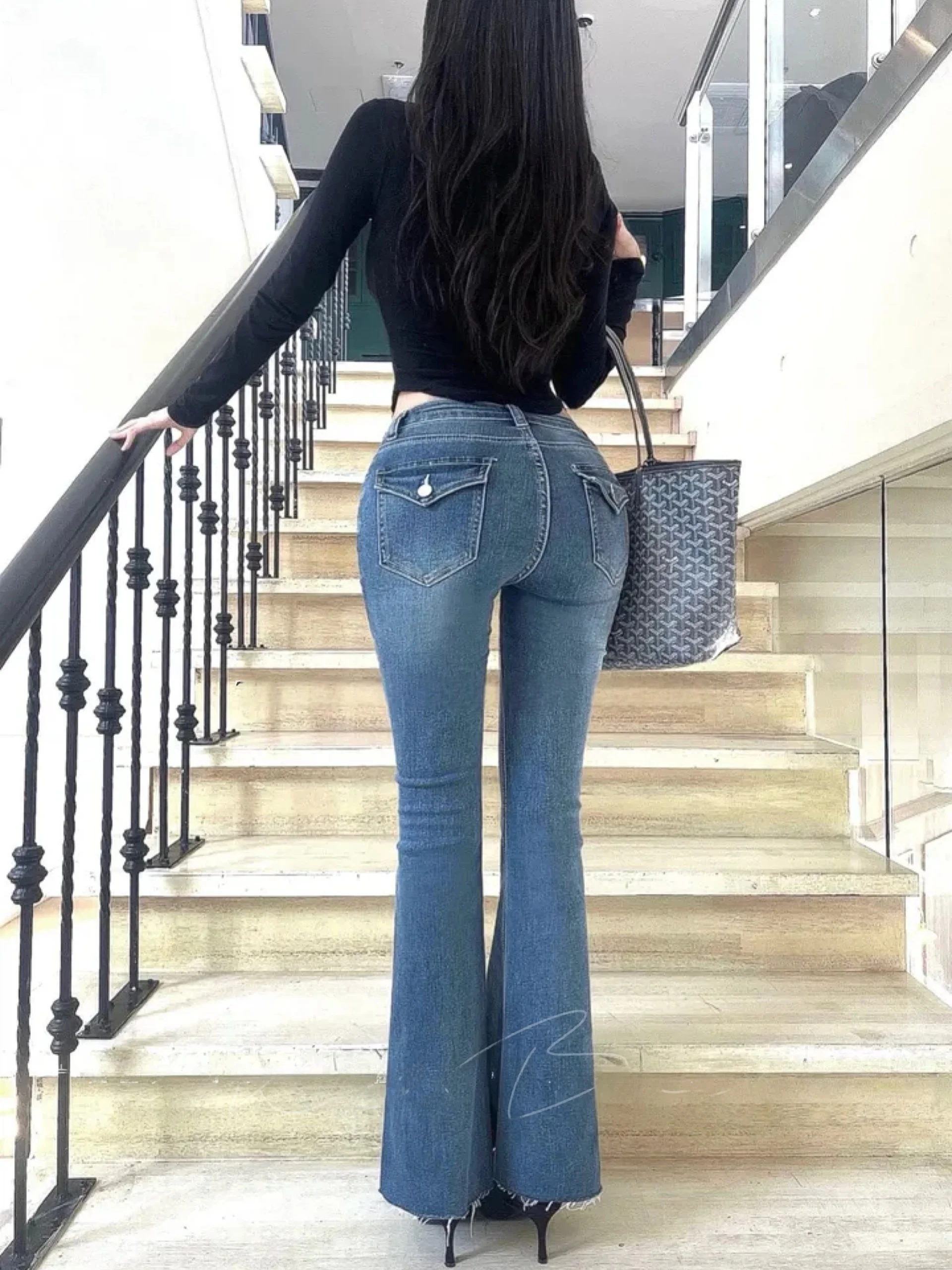 

Женские джинсы-клеш с высокой талией, винтажные, с эффектом потертости, темно-синие, с эффектом подтяжки бедер, длинные