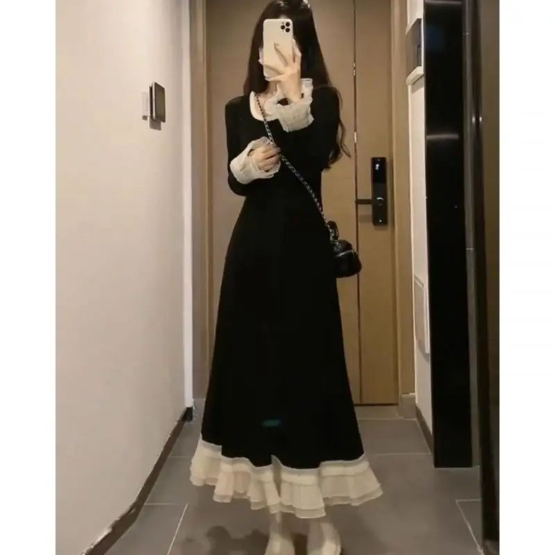 Sukienka damska z długim rękawem, dziergana, z francuską koronką i patchworkiem, na wczesną jesień.