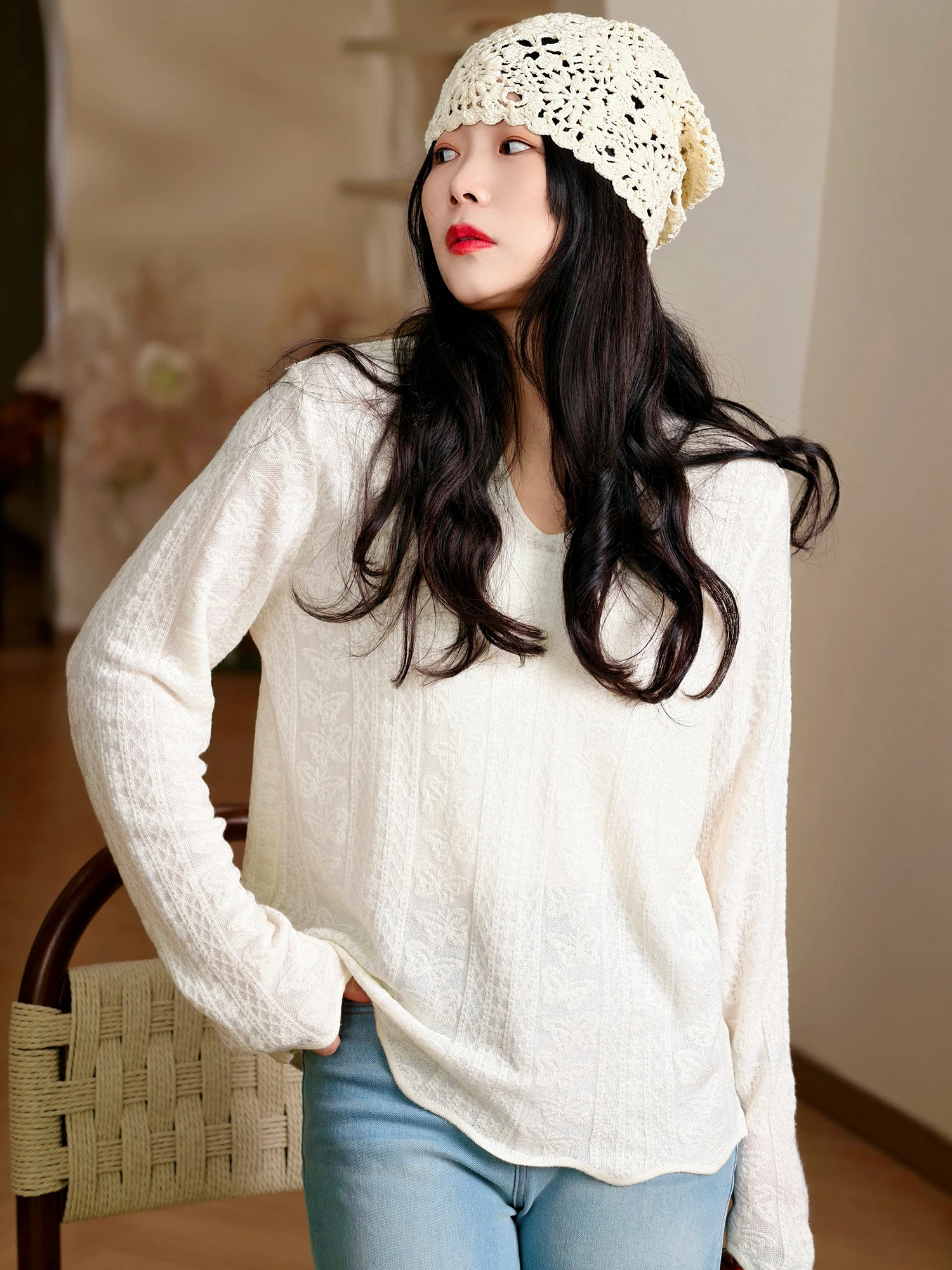 

Мягкий, пушистый, свободный модный топ с тяжелой вышивкой тюльпанов на манжетах, из велюра с начесом, с длинными рукавами, V-образным вырезом, из полиэстеровой смеси, весенний.