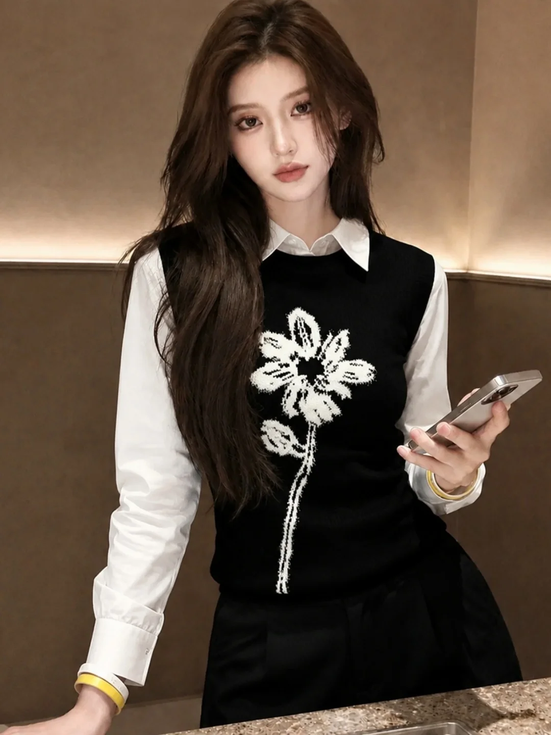 2026 Autumn New Arrival Embroidered Knitted Vest Women's Commute Style Color Block Design Casual Versatile Outerwear