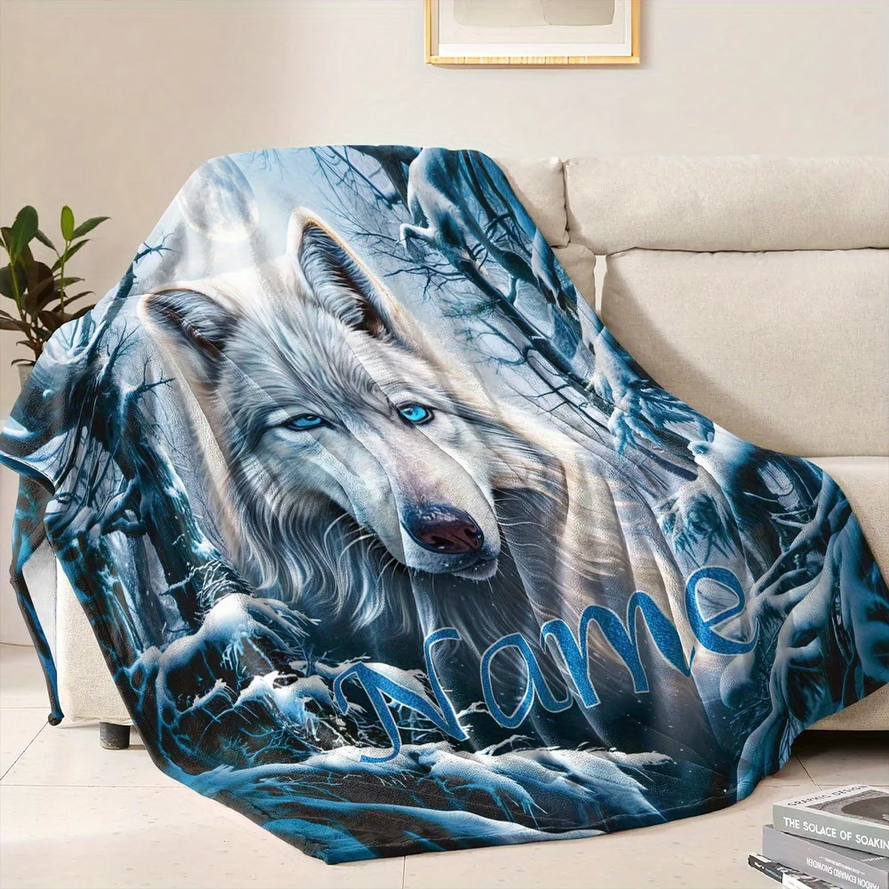 1 بطانية مخصصة تحت عنوان الذئب مع اسم شخصي، مادة الفانيلا الناعمة، تصميم الغابات الشتوية، القمر ورقاقات الثلج #5