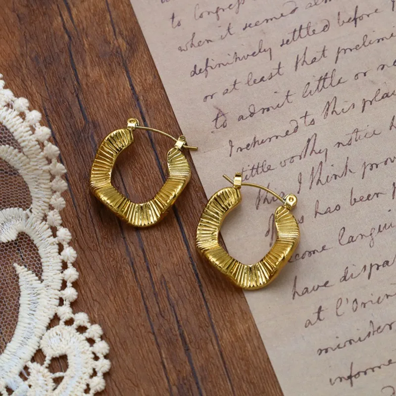 

Элитные модные персонализированные серьги-гвоздики из титановой стали с покрытием 18-каратным золотом, не тускнеющие, в полоску, для девушек, элегантные