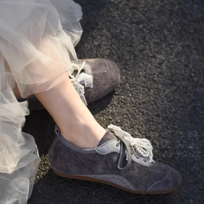 الأحذية النسائية 2025 الدانتيل يصل المرأة أحذية فلكنيز في الهواء الطلق النساء أحذية رياضية جولة تو سلسلة حبة ربطة القوس فيونكة السيدات حذاء كاجوال