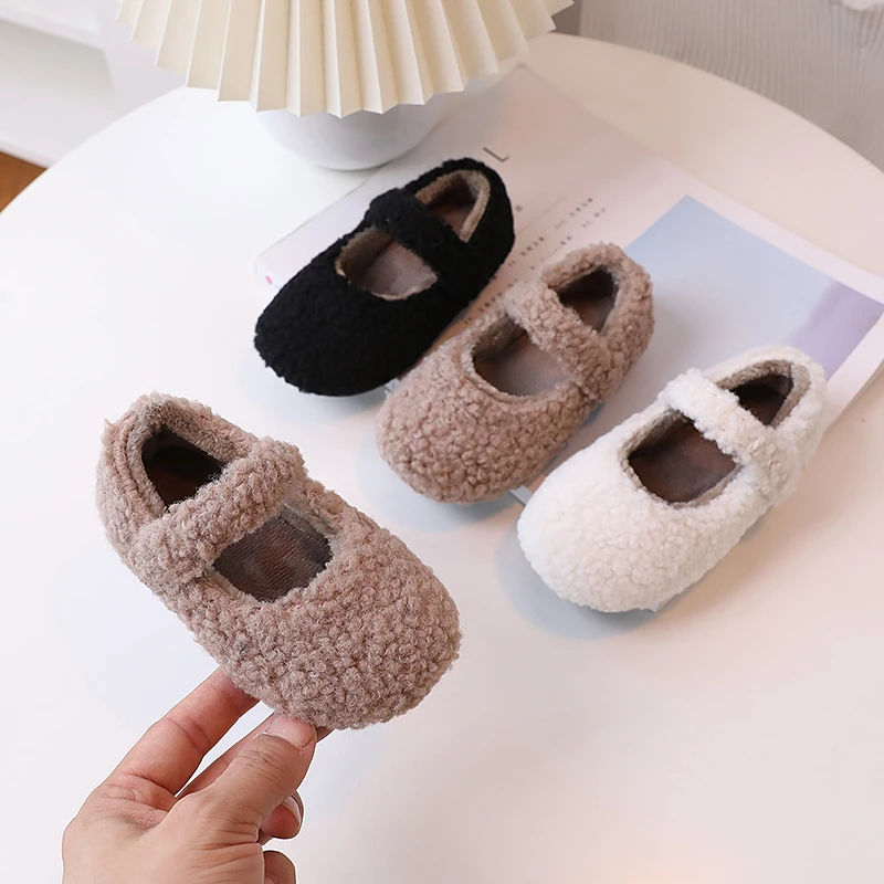 2025 شتاء جديد غطاء الفراء تو ضوء دافئ الاطفال حذاء كاجوال دافئ عدم الانزلاق الأطفال الشقق أفخم الترفيه مريح الفتيات الأحذية