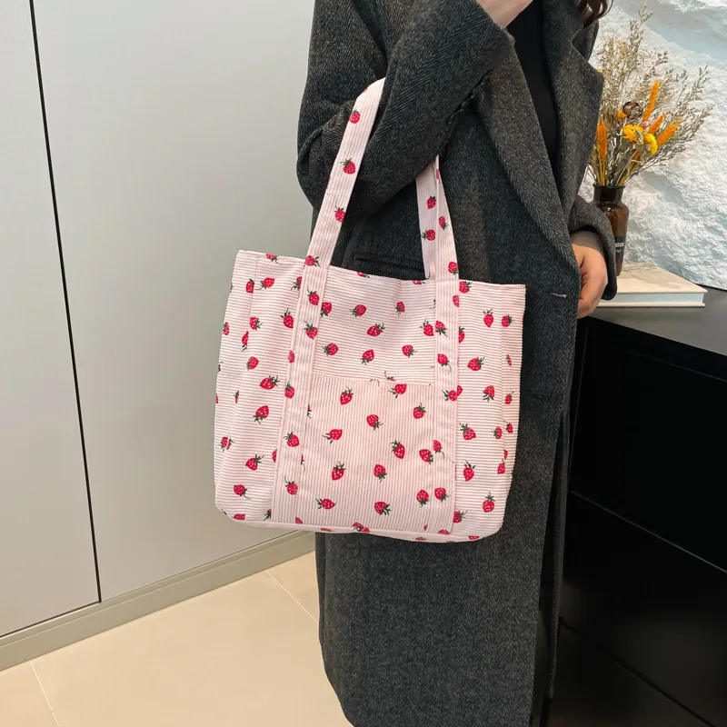 

Strawberry Print Corduroy Tote Bag - Large Capacity Vintage Shoulder Bag for Women, Cute Canvas Storage Purse 숄더백