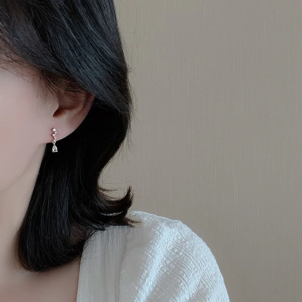 New Exquisite Super Flash Starry Sky Waterdrop Zircon Stud Earrings for Women 925 Sterling Silver Piercing Jewelry Does Not Fade