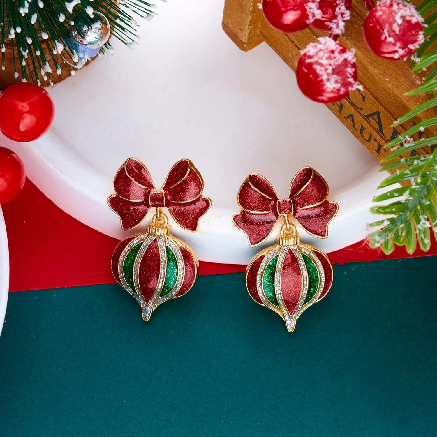 Niedliche Schleifenknoten-Glühbirnen-Ohrhänger für Damen, Strass-Ohrringe mit simulierten Perlen, Weihnachtsbaum-Ohrringe, Charms für Neujahrsparty-Schmuck – Detail 6