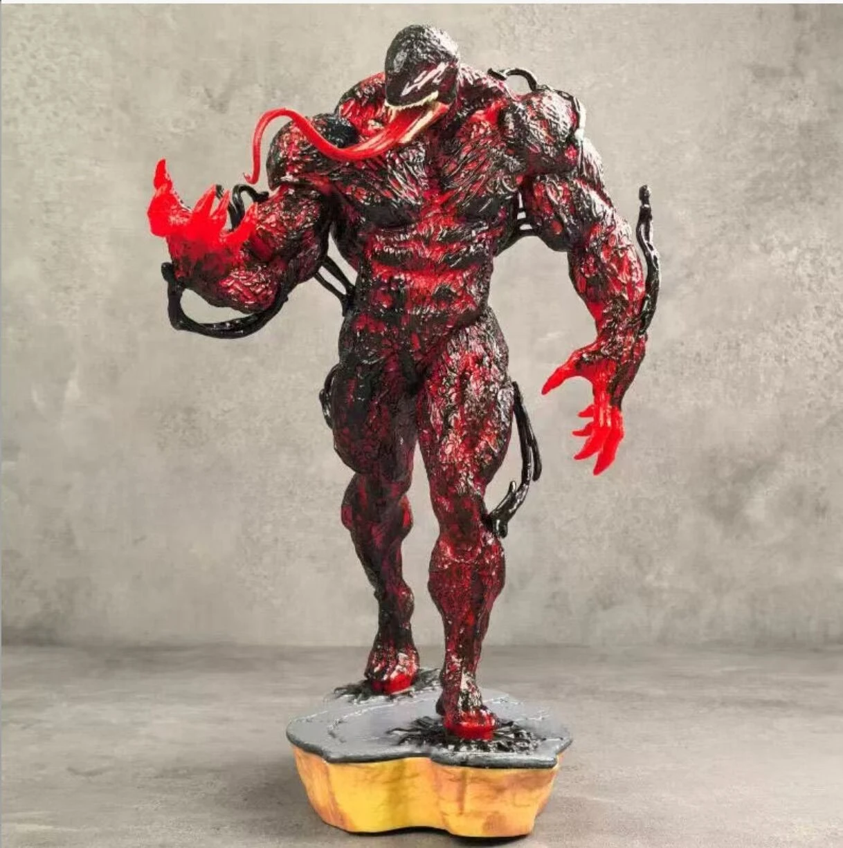 Beliebtes neues Produkt 30 cm Red Venom handgefertigt, Black Venom DIY Desktop-Dekoration Ornament Weihnachtsgeschenk
