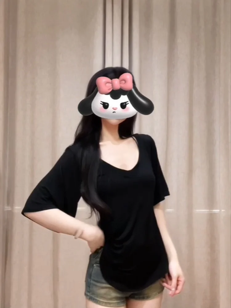 Luźna koszulka damska z dekoltem w serek, wyszczuplająca, na lato, codzienna, wygodna, z nieregularnym dołem i krótkim rękawem.