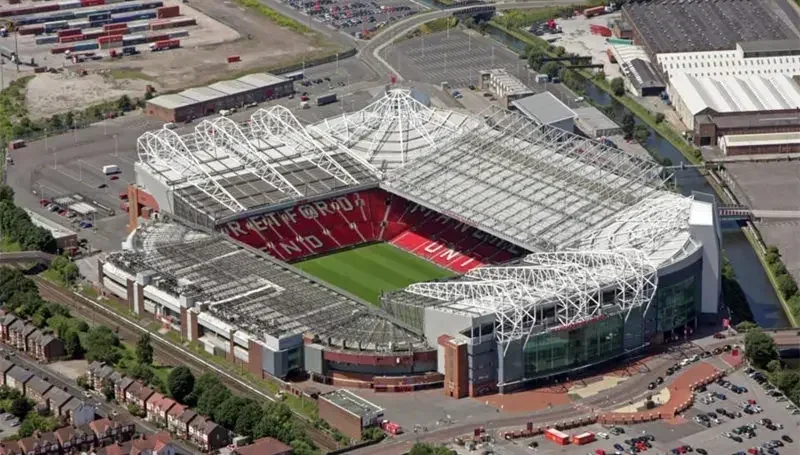 [ตลก] 186 ชิ้น/เซ็ต Red Devils Old Trafford Club RU การแข่งขันฟุตบอลเกมสนามกีฬาอาคารของเล่นของขวัญกล่องต้นฉบับ