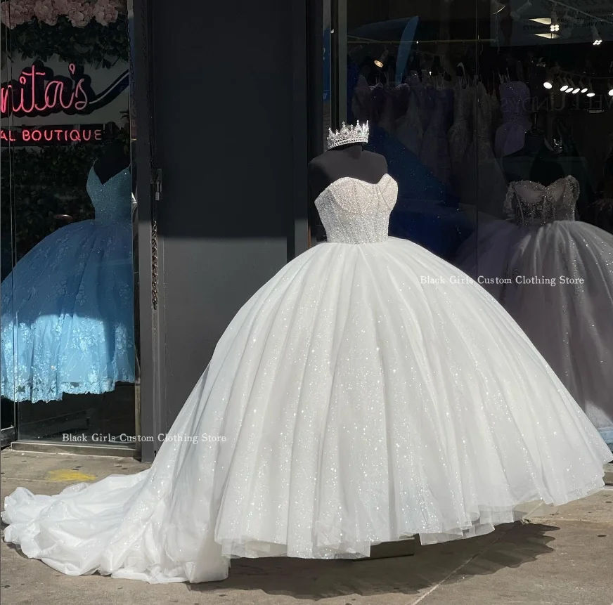 Vestido de quinceañera de princesa con escote en forma de corazón, elegante, blanco, romántico, con incrustaciones de diamantes, lentejuelas, boda, personalizado