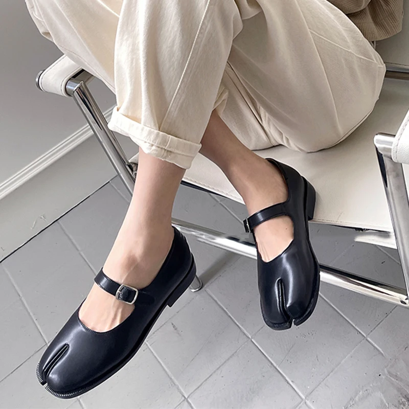 IPPEUM Flats Split Toe Shoes Black Leather Loafer Brown Size 42 Fashion Buckle Mary Janes Flat Ninja Shoe Women