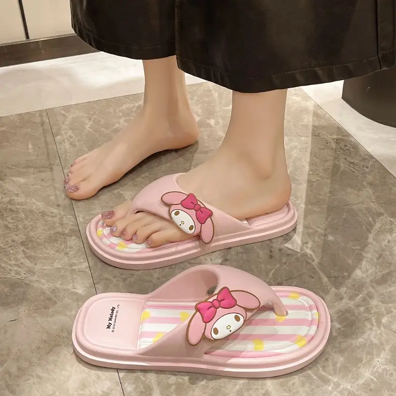 Cute Kawaii Cartoon Hello Kitty Kuromi Melody cannella Soft Bottom infradito le donne indossano nuove pantofole da spiaggia antiscivolo con