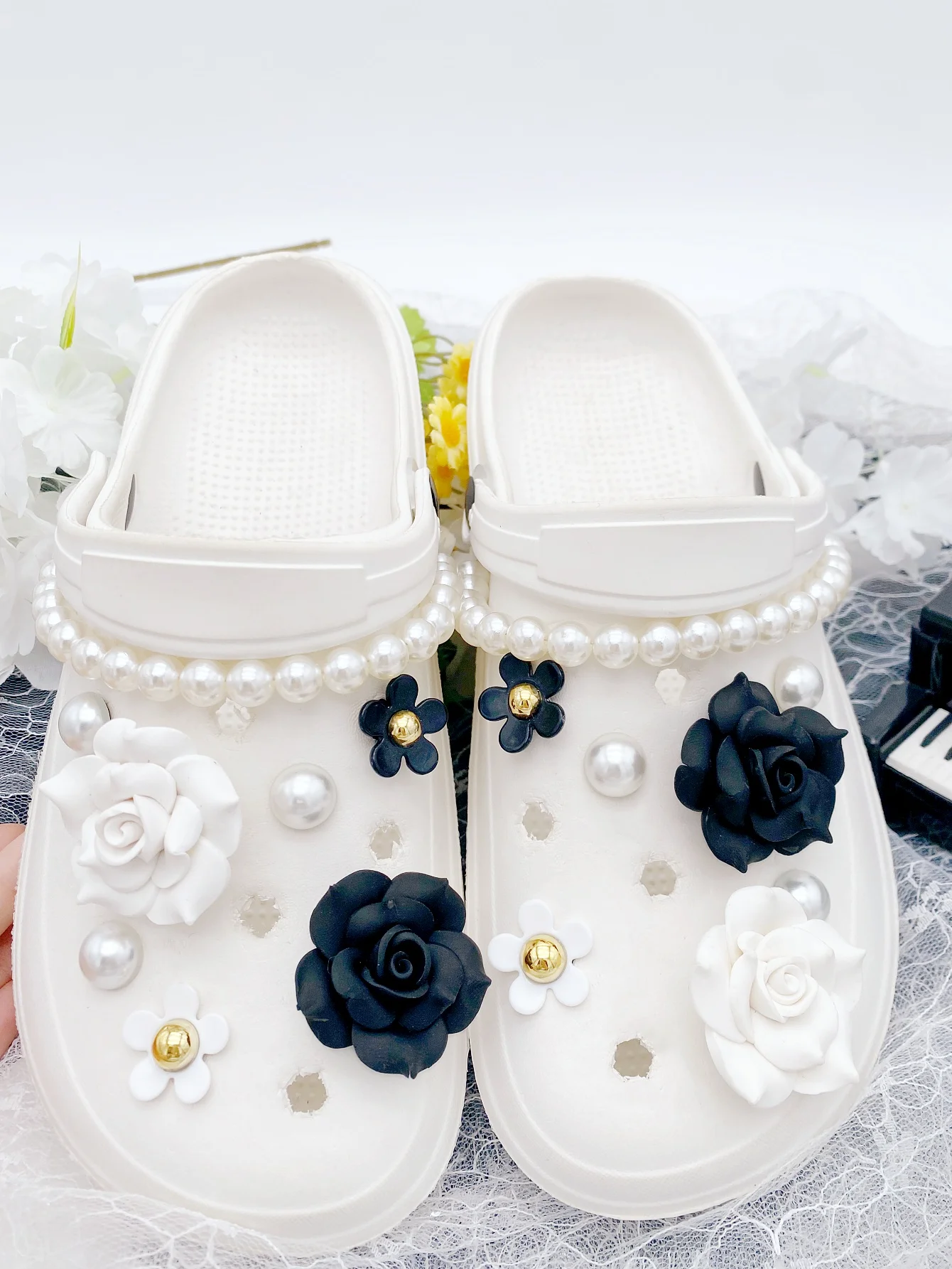 16pcs Trendy ABS White Flower Pearl Chain DIY Shoe Charms - Detachable Decorative Buckles for Clogs & Sandals, Perfect All-Seaso