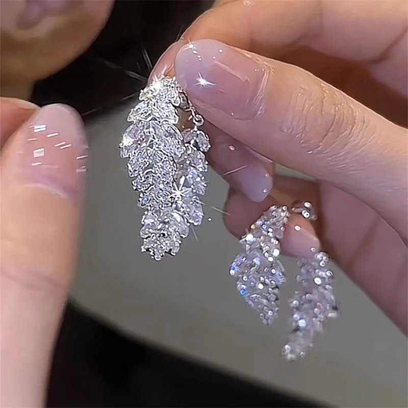

Fashion Trend Unique Design Elegant Exquisite Crystal Zircon Leaf Earrings For Women Jewelry Wedding Party Premium Gift