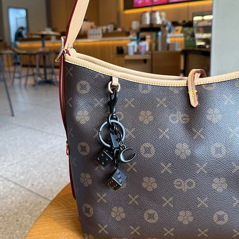 Trendy Fashion Good Luck Black Metal Dice For Coach Handbag Shoulder Bag Women's High-Grade Keychain Bag Charm Accessory