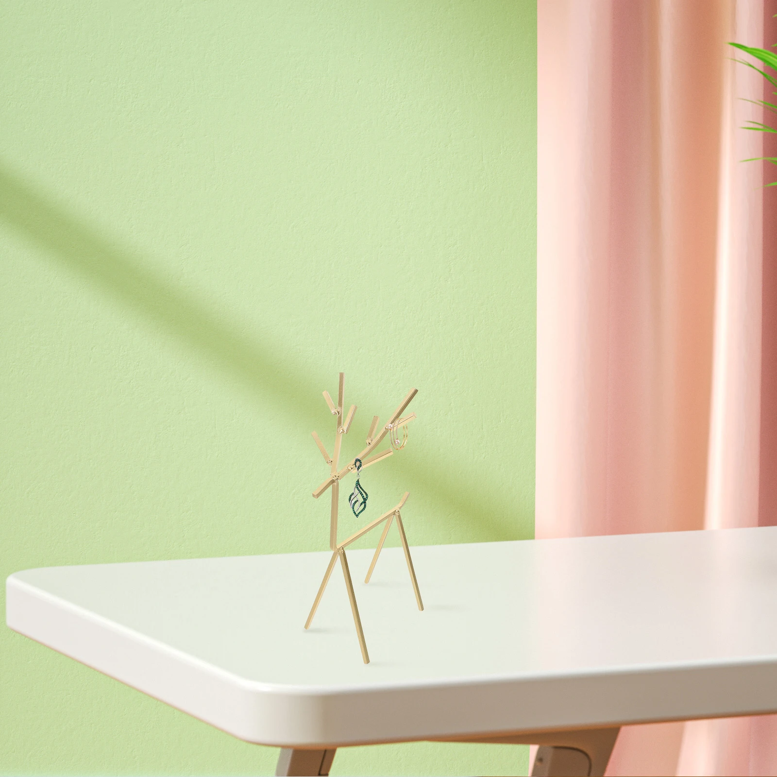 

Modern Simple Iron Ornament Golden Deer Desktop Decoration Metal Home Office Bedroom Furnishing Size Creative