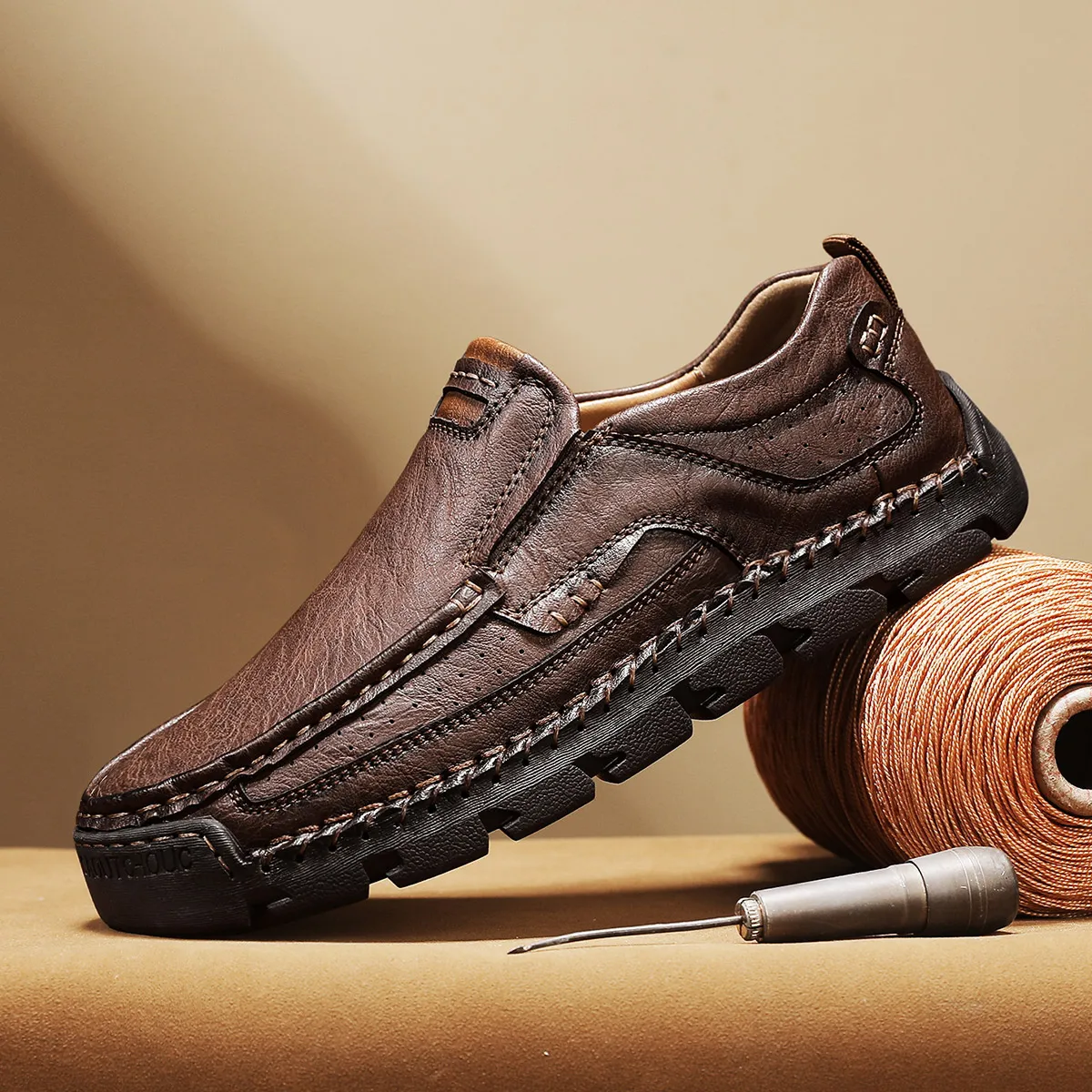 

Новинка 2025, прошитая вручную мужская обувь, уличная противоскользящая и износостойкая повседневная обувь, мужские кожаные туфли без шнуровки с низким берцем