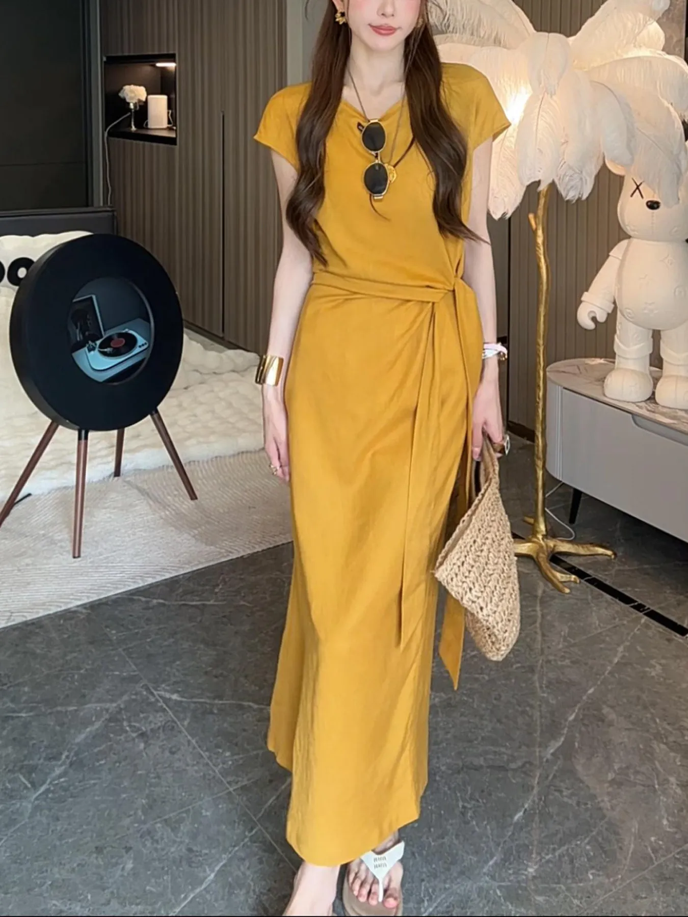 

Fashionable Flying Sleeve Covered Mid Length Dress for Women in the Summer of 2026, Versatile and Slimming Round Neck Dress