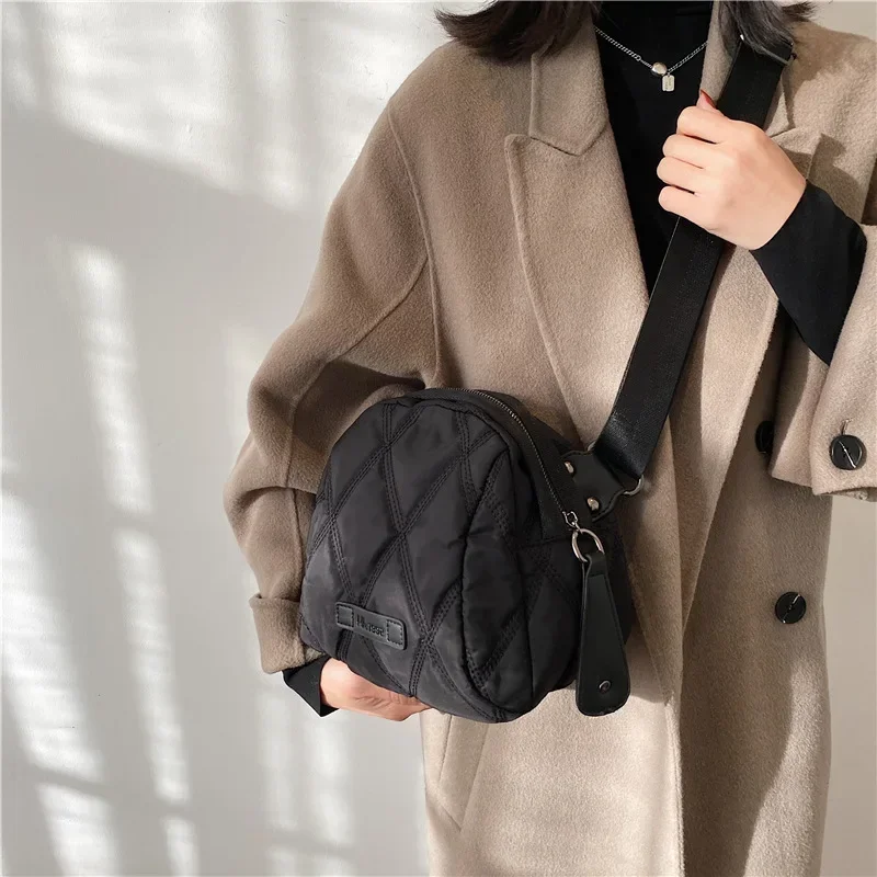 2024 Women Nylon Quilted Roomy Black Handbag Lady Cute Winter Trends Smart Phone Essential Portable Zippy Everyday Crossbody Bag