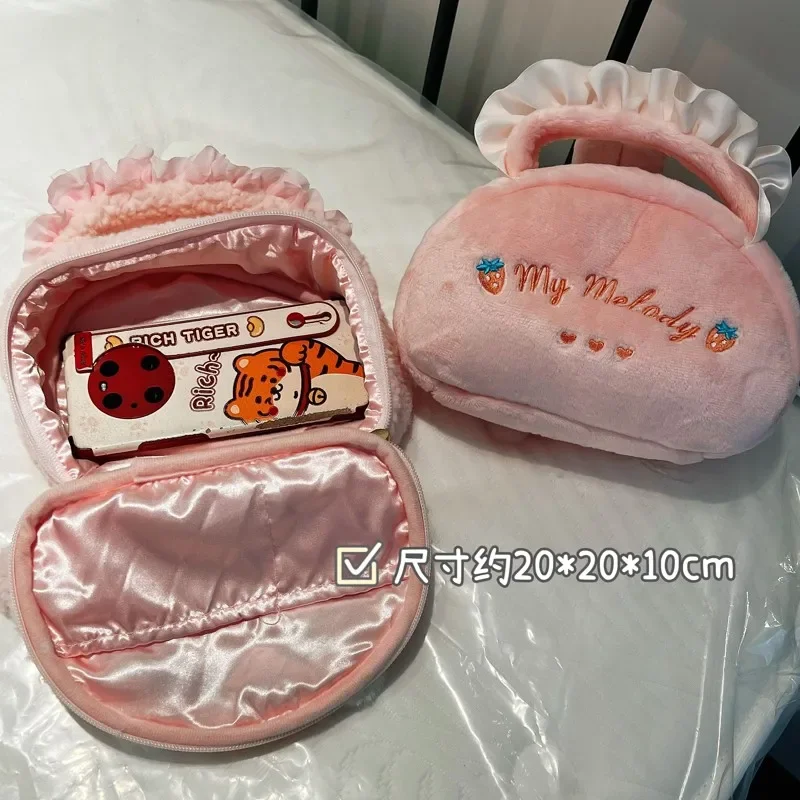حقيبة مستحضرات التجميل من القطيفة من My Melody Sweet Piano ذات سعة كبيرة، حقيبة مكياج محمولة، حقيبة يد جميلة، حقيبة سفر كاواي للاستخدام اليومي للفتيات