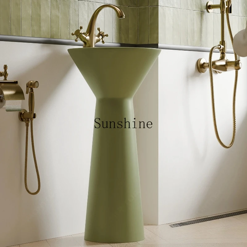 

European retro green integrated floor-to-ceiling ceramic column basin small apartment bathroom washbasin