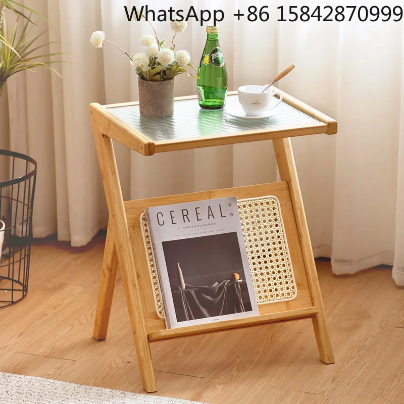 armoire-laterale-de-canape-en-rotin