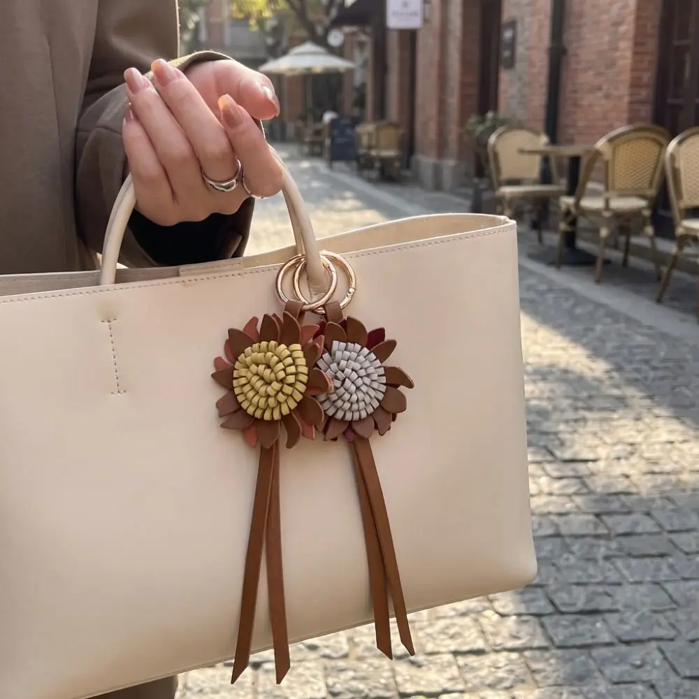 Multi-color Key Chain Leather Sunflower Pendant Weave Hanger Pu Flower Keychain Fashion Handmade Bag Charm Women